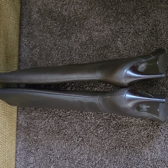 NEW Talbots Brown Leather Tall Heel Boots 8 - Picture 4 of 8